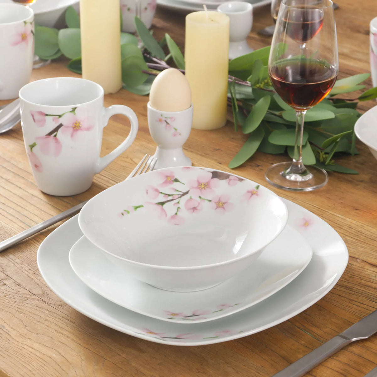 MALACASA Annie Porcelain Dinnerware Set with Plates, Bowls and Cups