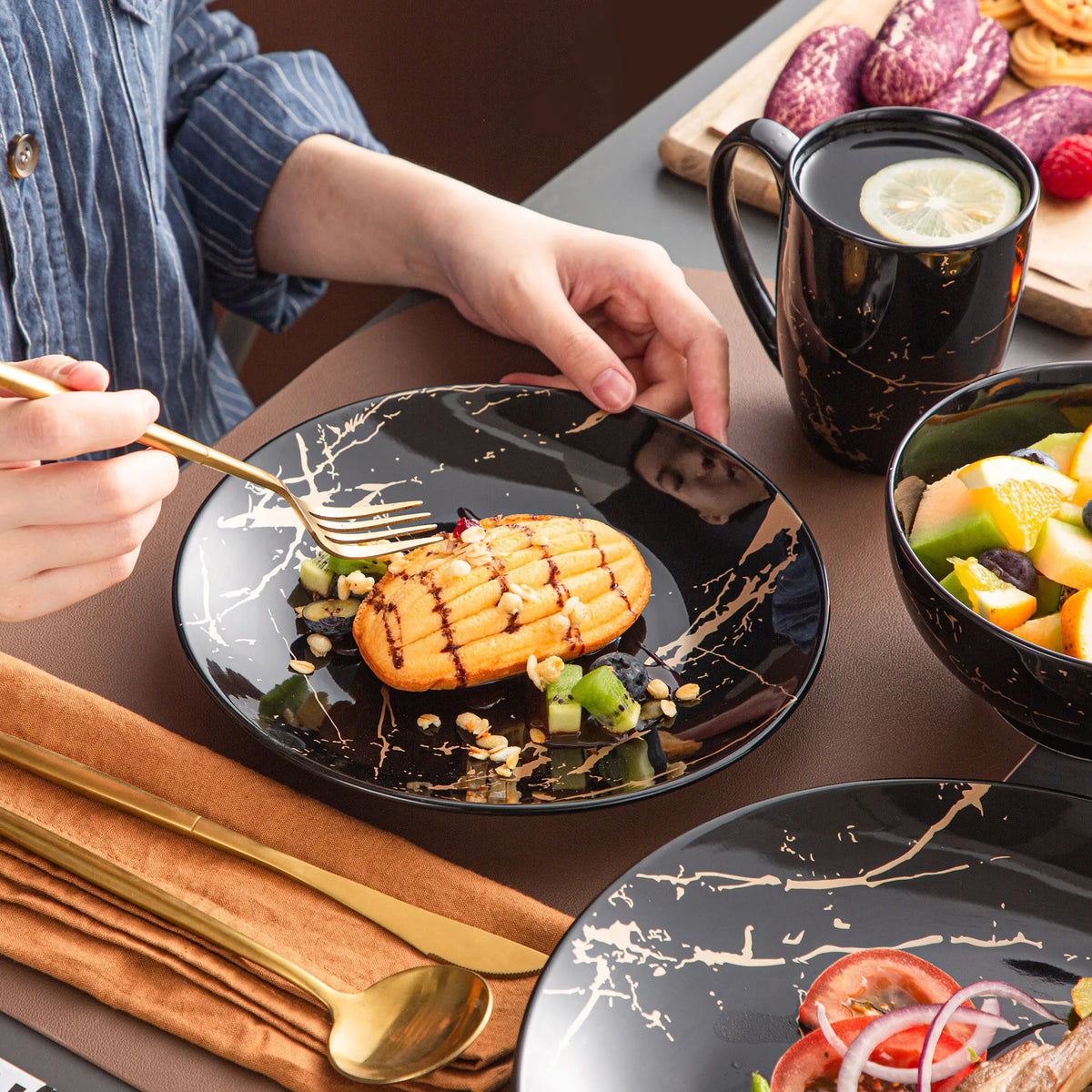 MALACASA Porcelain Dinnerware Set With Gold Splash Design